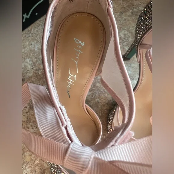 Betsey Johnson IRIS Size 6 Champagne Heels - Picture 3 of 7